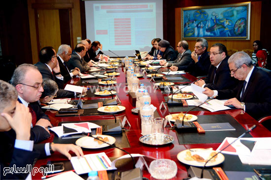 اجتماع-لجنة-ترتيب-مصر-فى-تقرير-ممارسة-أنشطة-الأعمال-بمشاركة-7-وزراء--(1)