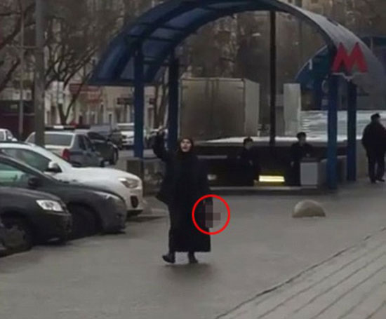 سيدة مسلمة تقتل طفلة وتسير برأسها فى شوارع موسكو (1)