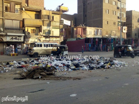 القمامة تحاصر مقر حزب الوفد بشبرا الخيمة (3)