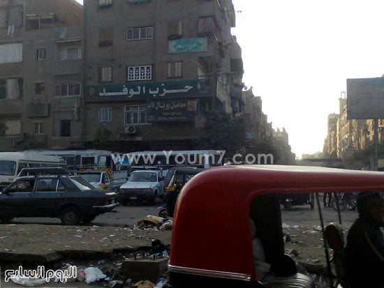 القمامة تحاصر مقر حزب الوفد بشبرا الخيمة (6)