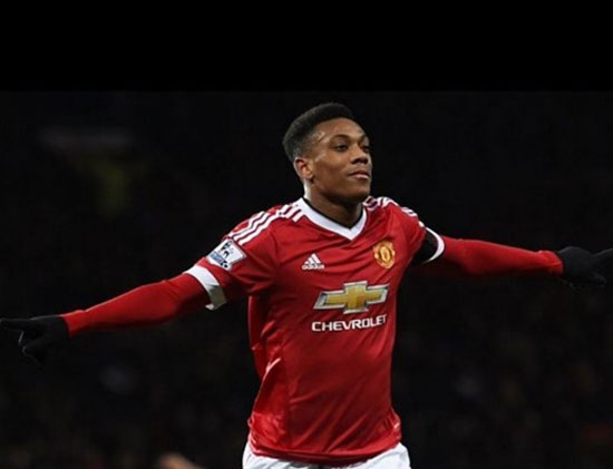 لاعبى مانشستر يونايتد وصديقاتهم بالفوز على انستجرام (9)