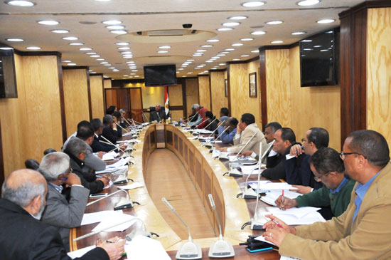 اجتماع مجلس إدارة المنطقة الصناعية بأسوان (1)