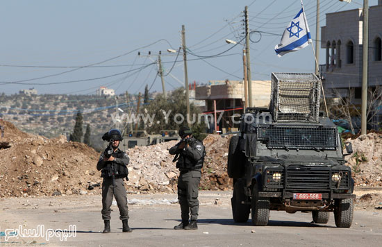 سيارة، الجيش الإسرائيلى، فتى فلسطيني،  (5)