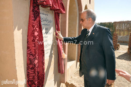 اللواء محمود عشماوى محافظ الوادى الجديد (2)