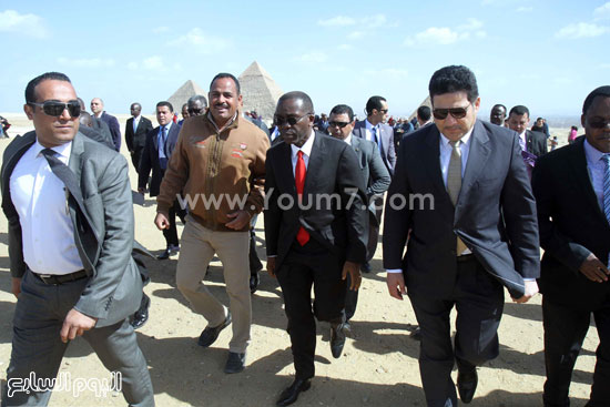 رئيس وزراء الكونغو أثناء جولته فى الأهرامات (14)