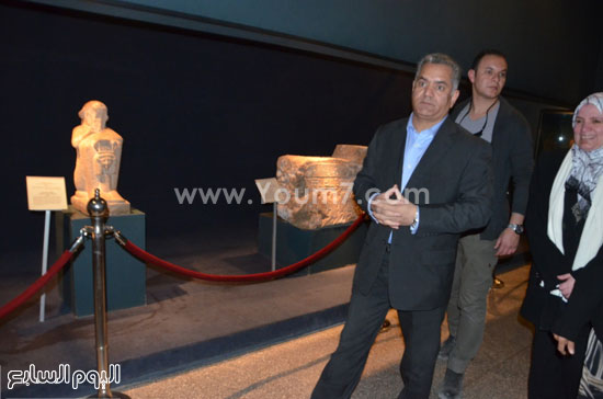 وزير الآثار خلال جولته داخل متحف الأقصر (8)