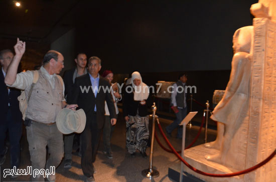 وزير الآثار خلال جولته داخل متحف الأقصر (17)
