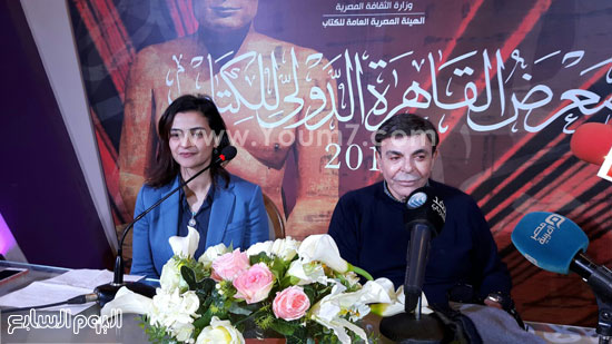 سمير صبرى فى ندوة بمعرض الكتاب (3)