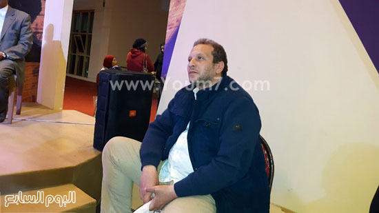 سمير صبرى فى ندوة بمعرض الكتاب (7)