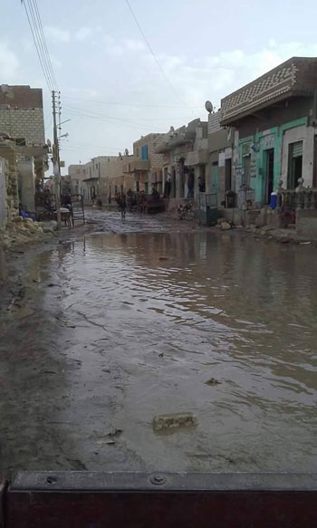شوارع الفيوم غارقة فى مياه الصرف الصحى (1)