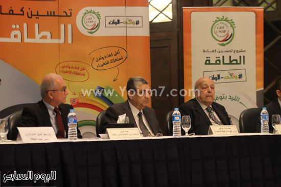 مؤتمر وزارة الاستثمار محمد شاكر وزير الكهرباء (1)