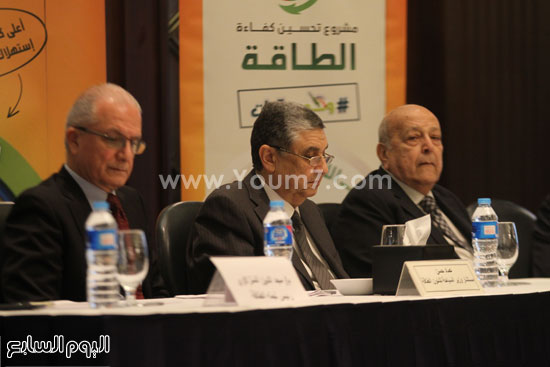 مؤتمر وزارة الاستثمار محمد شاكر وزير الكهرباء (2)