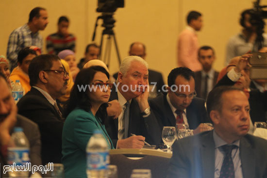 مؤتمر وزارة الاستثمار محمد شاكر وزير الكهرباء (6)