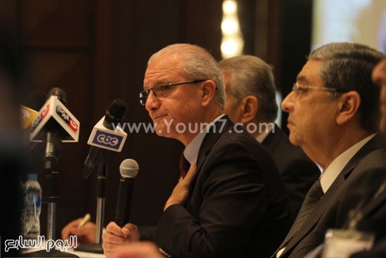 مؤتمر وزارة الاستثمار محمد شاكر وزير الكهرباء (7)