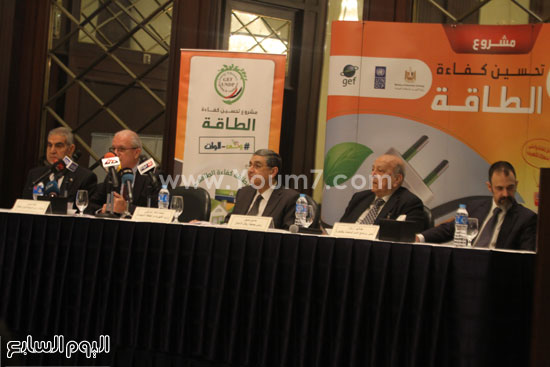 مؤتمر وزارة الاستثمار محمد شاكر وزير الكهرباء (8)