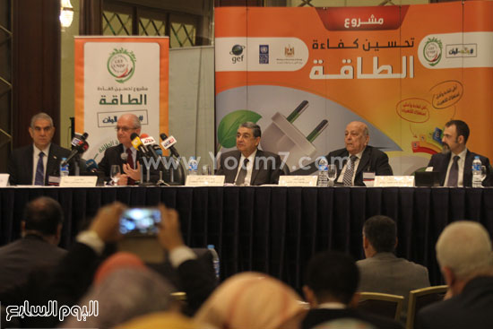 مؤتمر وزارة الاستثمار محمد شاكر وزير الكهرباء (9)
