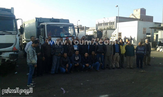 إضراب عمال بشركة نظافة خاصة بالإسكندرية لليوم الثانى بسبب الرواتب (3)