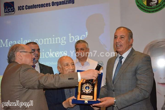أحمد زكى بدر وزير التنمية المحلية بمؤتمر الجمعية العربية الدولية السابع (4)