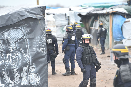 اشتباكات -مهاجرين - الشرطة الفرنسية  (5)