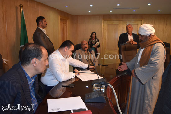 حافظ الفيوم يحيل مدير محطة مياه الريان للتحقيق بعد شكوى الأهالى (4)