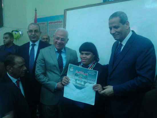 وزير-التعليم-يكرم-الطلاب-الموهوبين-فى-مدارس-بورسعيد‎-(2)