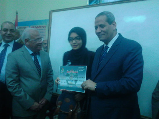 وزير-التعليم-يكرم-الطلاب-الموهوبين-فى-مدارس-بورسعيد‎-(5)