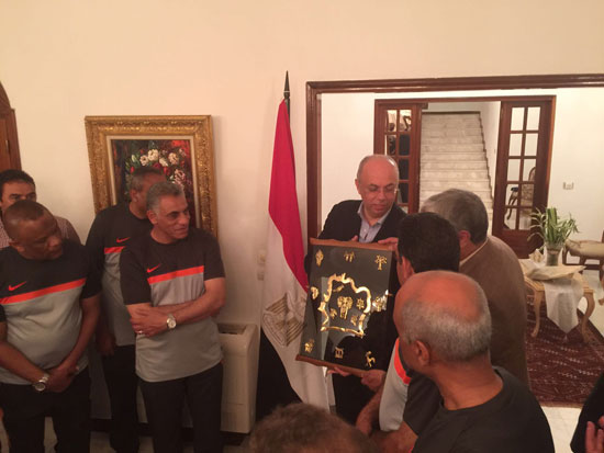 السفارة المصرية بكوت ديفوار، درعاً لنادى إنبى (2)