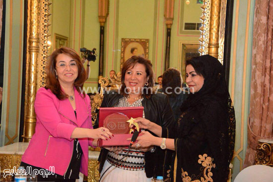 وزيرة التضامن تكرم عددا من الرموز النسائية فى احتفالية جمعية سيدات الأعمال (1)