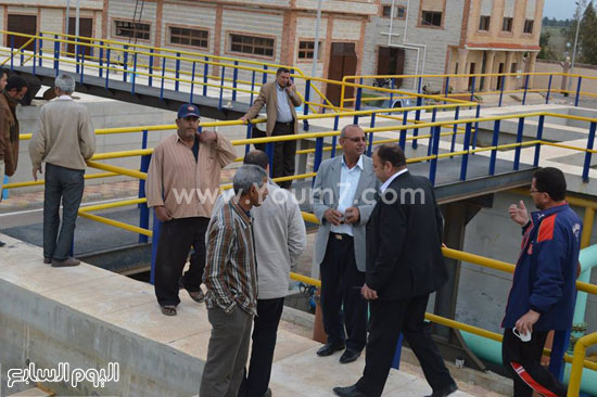 إزالة المخلفات بمأخذ محطة مياه شرب قرية الخريجين بكفر الشيخ (4)