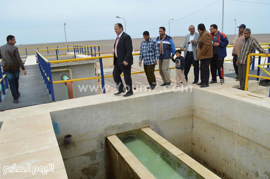 إزالة المخلفات بمأخذ محطة مياه شرب قرية الخريجين بكفر الشيخ (7)