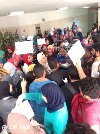 طلاب العلوم الطبية بـ3 جامعات يتظاهرون اعتراضا على تغيير اسم الكلية (9)