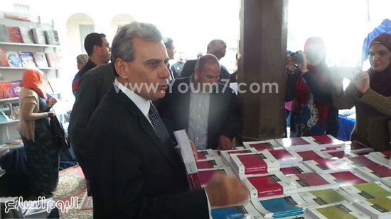 جابر نصار فى معرض الكتاب بجامعة القاهرة (3)