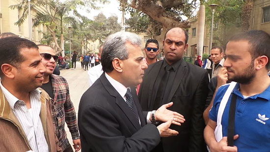 جولة-رئيس-جامعة-القاهرة-بالحرم-الجامعى-(1)