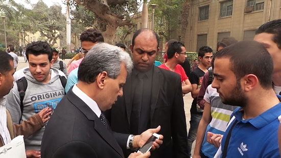 جولة-رئيس-جامعة-القاهرة-بالحرم-الجامعى-(3)