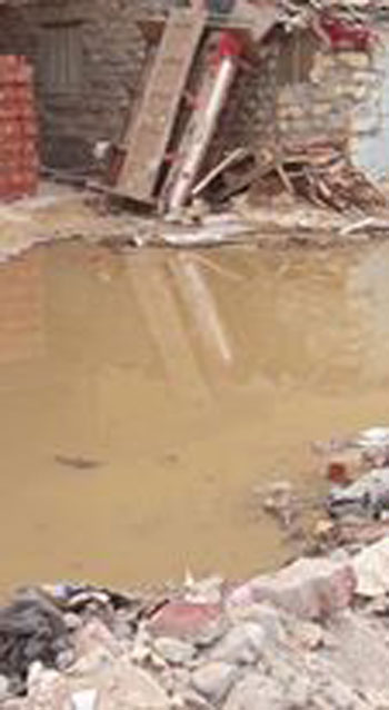 شوارع مدينة فايد تغرق فى مياه الصرف الصحى (3)