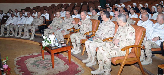رئيس الأركان يزور المصابين من أبطال القوات المسلحة (1)