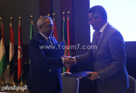 سعد الجيوشى - توقيع اتفاقية النقل البحرى مؤتمر مالوج (2)