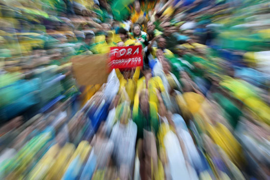 ملايين-البرازيليين-يطالبون-برحيل-الرئيسة-ديلما-روسيف--(1)