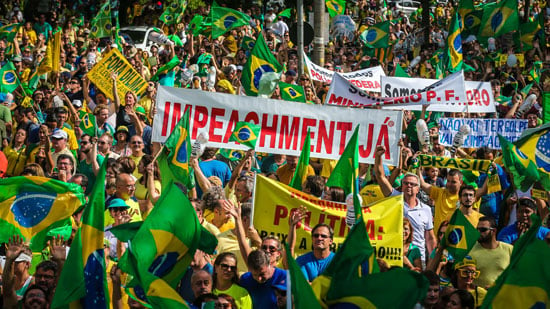 ملايين-البرازيليين-يطالبون-برحيل-الرئيسة-ديلما-روسيف--(17)