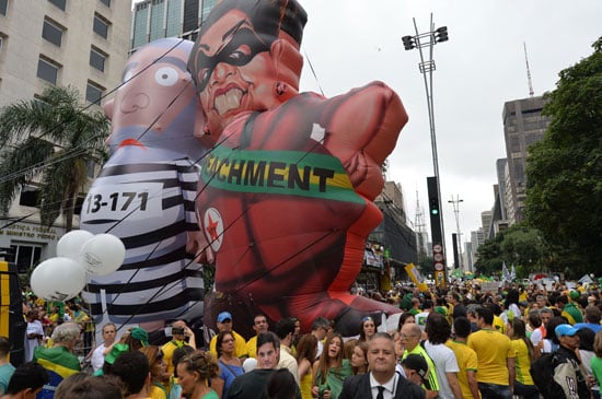 ملايين-البرازيليين-يطالبون-برحيل-الرئيسة-ديلما-روسيف--(21)