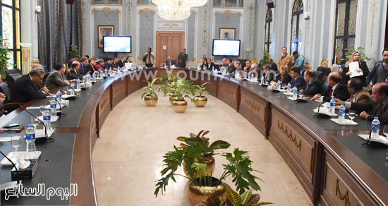 اجتماع رؤساء تحرير الصحف برئيس البرلمان على عبد العال مجلس النواب (1)