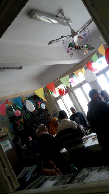 قارئ يشكو موظفى حى شرق الإسكندرية لاحتفالهم بعيد ميلاد زميلهم (6)