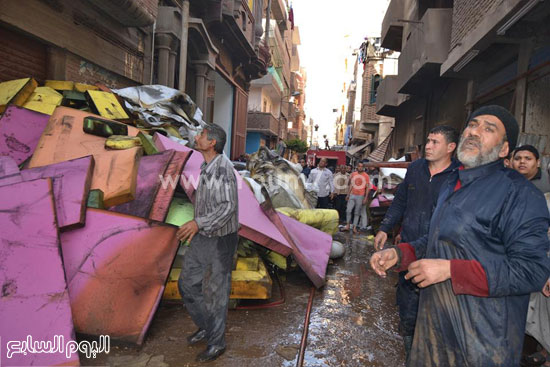 محافظ الغربية يكلف السكرتير العام بمتابعة حريق مخزن فايبر بطنطا (5)