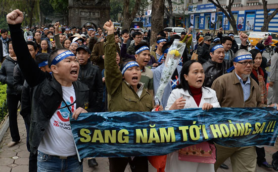 فيتناميون يحيون ذكرى معركة بحرية مع الصين (7)
