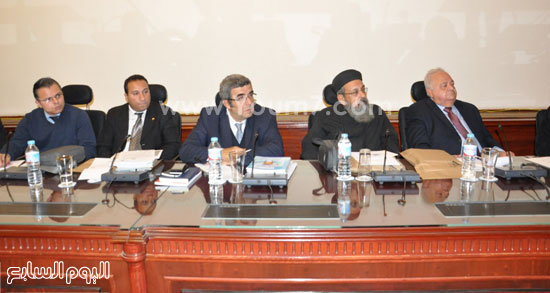 وزير التعليم يجتمع باللجان الفنية لتعديل التربية الدينية (3)