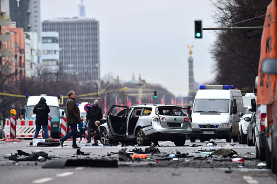 انفجار سيارة فى برلين (1)