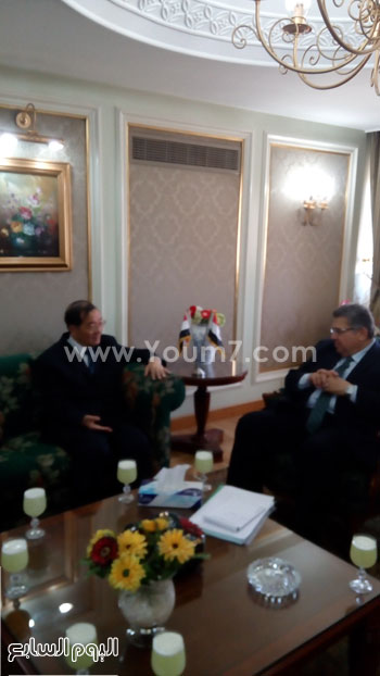 اشرف الشيحى وزير التعليم العالى مع سفير الصين (3)