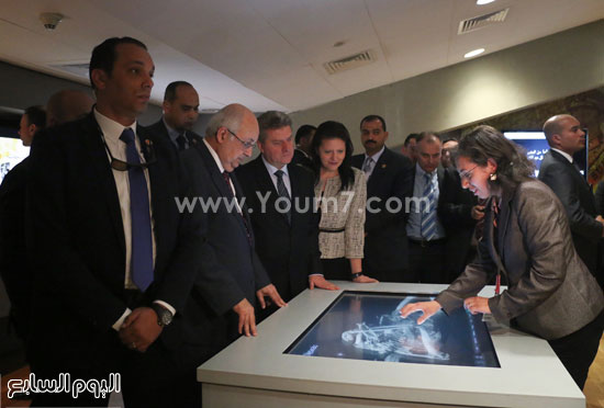 رئيس مقدونيا جورجى ايفانوف زيارة مكتبة الاسكندرية (4)