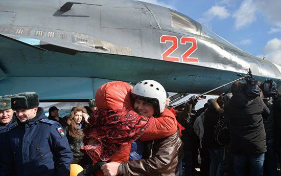 استقبال الطيارين الروس عقب عودتهم من سوريا (9)