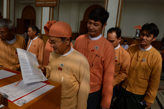 ميانمار،بورما،سوتشى،انتخاب رئيس لبورما،هتين كياو (13)